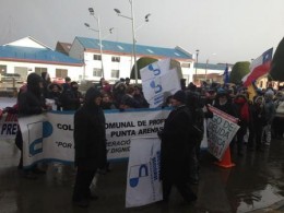 Profesores marchan por no pagos previsionales