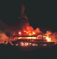 Millonarias pérdidas dejó incendio de dos buses al interior de Laredo
