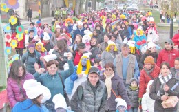 Niños participan en Carnavalito de Puerto Natales