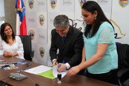 Cequa y municipio de Puerto Natales firman convenio de colaboración