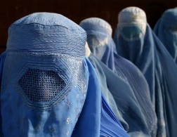 Parlamento afgano suspende debate sobre los derechos de las mujeres