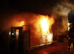 Incendio destruyó en un 90% vivienda de la Población Carlos Ibáñez