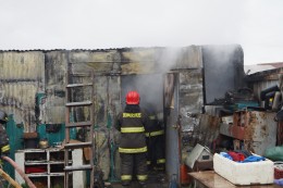 Incendio afectó galpón ubicado en patio de vivienda