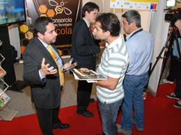 Consorcio Apícola participó en congreso internacional Apimondia 2011