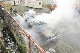 Niños de 10 y 12 años incendiaron autos en desarmaduría